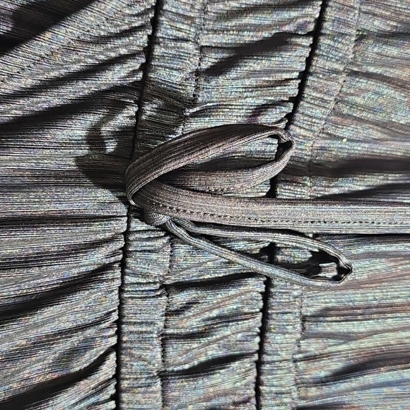 MARC NY Charcoal Metallic Women's Top. NWT. Bell Sleeves. Coctail, Clubs. - Picture 5 of 8